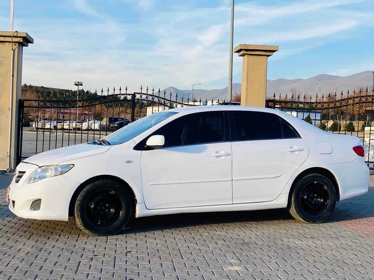 《بەناوی خوای گەورە》
کـرۆلای2010بڕاوەی دووبەی خلیجی سپی بەفری  ماشاللەی ئەوێت سەیارەکە زۆر جوانە،شاشە زینۆنە ناوزەردە گێڕ ئۆتۆماتیک و عادی ، مەکینەگەورەیە، گێڕومەکینەی بەشەرتی بێعەیبی ،کامێرایە،  نوکە دەرزی شوختی نیە،دەعامی بۆدەعامی بەشەرت، بیانو بڕە مشتەریت تەلەفون بکە مشتەری نیت سێعر تاقی مەکەرەوە  سەری خۆتو منیش مەیەشێنە.لەگەڵ ڕێزم
شوێن:سلێمانی
.ڤایبەری لەسەرە:***********
