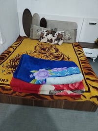 غرفه ب300وبيها مجال نهايه حي العامل07865164617