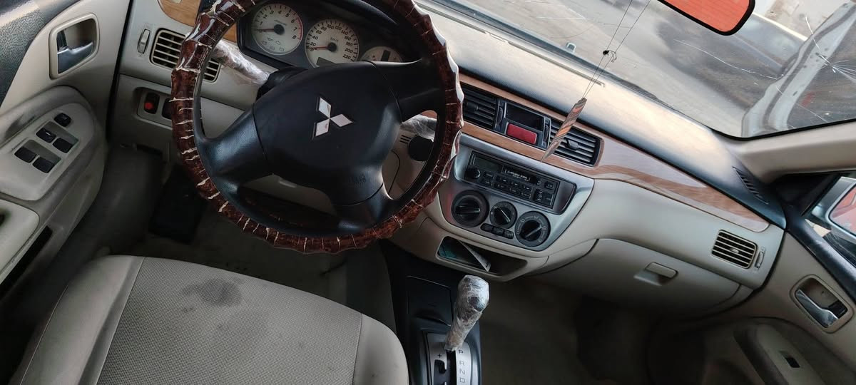 السلام عليكم لانسر ٢٠١٠ رقم ديالى محرك ١٦٠٠ 
السعر ٧٥
للاستفسار الاتصال على الرقم ***********
