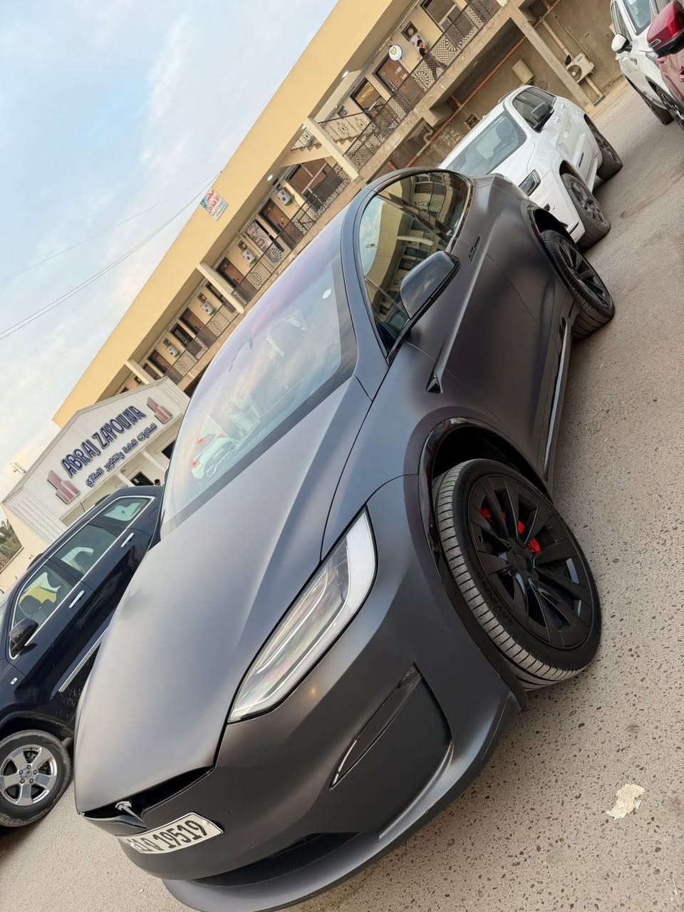 السلام عليكم
تسلا مودل X SUV
6 راكب
موديل 2023
مبدل فقط جاملغ ايمن
بدون دواخل
ماشيه 30 ألف
رقم بغداد رقم انكليزي
السياره مغلفة PPF ضمان عشر سنوات
700 حصان
السيارة مسجلة بأسمي 
مراوس بتاهو او جمسي يوكن
للتواصل: ***********
