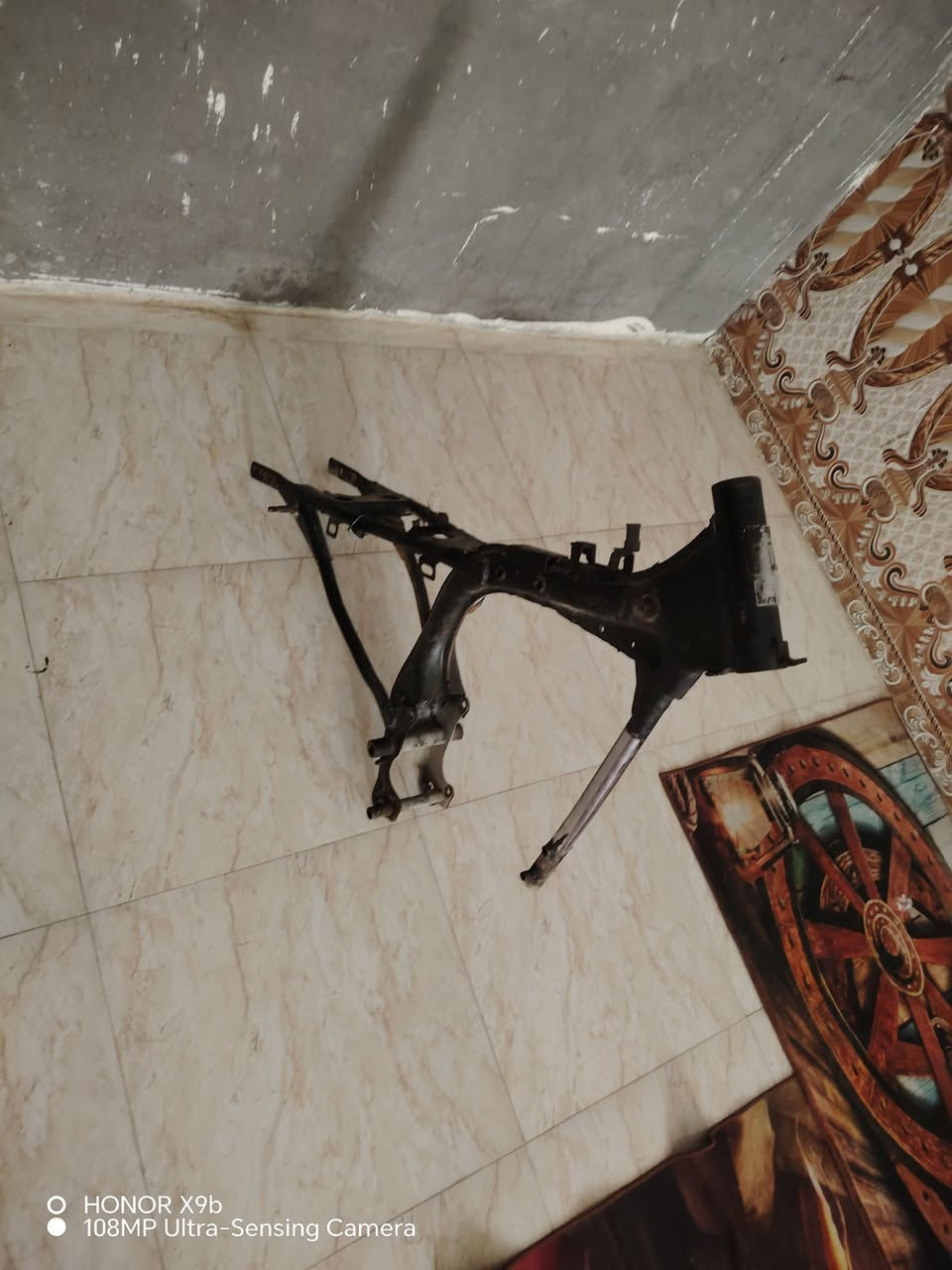 سلام عليكم
شاصي البيع شيال ربع 
مكفول اوراق اصولي مديل 2016ارشة 
السعر 250 
المكان كوت مركز المدينة 
الرقم ***********
