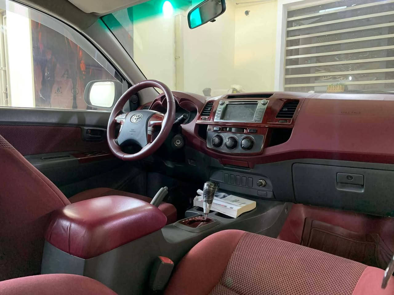 السلام عليكم عندي بيكم للبيع موديل 2015 رقم اربيل سياره كفاله عامه تحويل ثاني يوم كير  وتماتيك ماشيه 90 العنوان بغداد والشراي يتصل ***********
