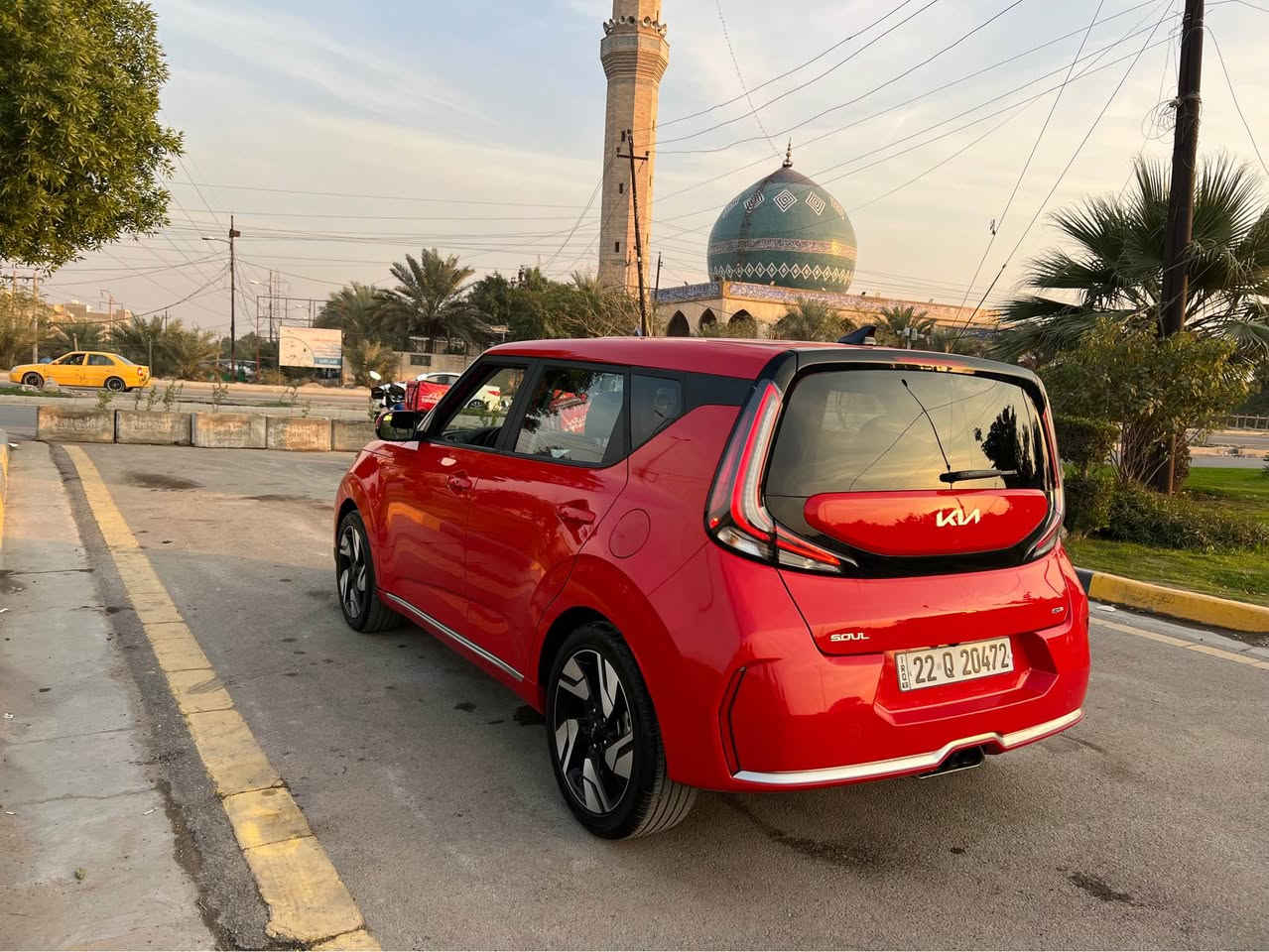 السلام عليكم
كيا سول 2023 جيتي لاين فول 1/1 رقم اررربيل الدولي الجديد وفحص وهسه وسنويه كله جديده
الحادث موجود بالصور ارباكات استبرن ودشبول ومرجع الكلوب مال ارباك سستم 
 البنيد الشاصي والغد مكفوله وبي دي ار بحافة بالجاملغ 
تبديل دعاميه امامية نفس اللون
وبيه كلير من امريكا ربع الباب الخلفي 

المواصفات..    

لون احمر مميز

محرك ٢٠٠٠ دوش المرغوب

كير at المرغوب

 فتحه سقف

.بصمة تشغيل

بصمة أبواب وجنطه + شمعه 

تشغيل عن بعد

لايت زنون عدسات

رادارات امامي جانبي خلفي

تحديد مسار 

سياقه ذاتيه

.شاشه جبيره. كلش

لد امامي + بلوجكتر لد بالدعاميه 

بكلايت لد خلفي.

دشبول دجتل

ويل كب 18 مميز 

اناره داخليه. متغيره

دمام خلفي.

اشاير مري.

كشنات كهرباء 

كراسي جلد + كنتاره + تطريز احمر + حفر كتابة سول 

هيتر كشن

ستيرن حرف D + اخياط احمر

دمام خلفي سستم صوت harman/kardon

… وبعد مواصفات الفول معروفة  

ماشيه ٢٠ الف دخول جديد رقم اربيل

السعر 158 ورقه وبيه مجال بسيط

التواصل اتصال الهاتف  
☎️   *********** 
مكان السيارة بغداد الكرخ حي الاعلام بغداد, العراق
