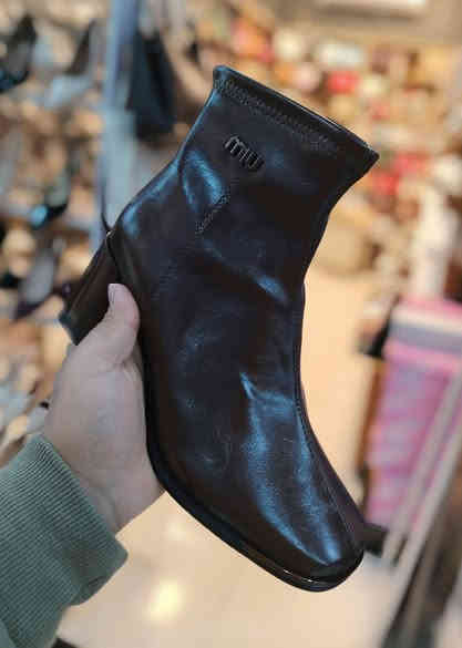 بوت كعب ارتفاع 7سم كعب مربع  وزن خفيف
قياسات مشكل تبلش من37ال41
عنوان المحل ديالى المقدادية حي المعلمين شارع المخضر مجمع العزاوي
يوجد توصيل
واتساب ***********
