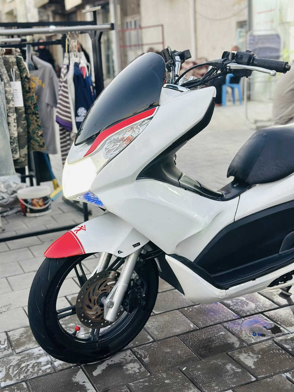 سلام عليكم
البيع بيpcx موديل ٢٠١٧ السعر ١٢٥٠ 
دراجة كفالة عامة عد هاذة لي موضحة بلفيديو  
المكان بغداد مدينة الصدر 
رقم ***********

