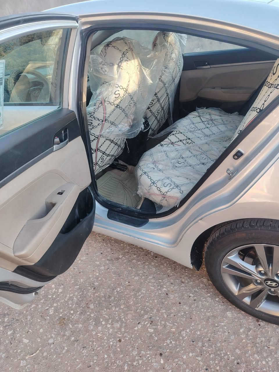 السلام عليكم النتره ١٧ خليجي رقم نجف محرك ٢٠٠٠ دوش نص فول تخم تاير كير حداديه محرك جديد تبديل قطعتين فقط بدون دواخل مكانه غماس السعر ١٢٧ بيه مجال ***********
