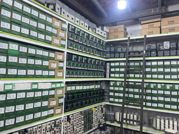 كونتكتر شنايدر من 16امبير 💹إلى 3200👍🏻اوفرلود جميع الأحجام ♻️
قواطع من 63امبير 🎚️إلى 1600
كونتكترات 4بول 3بول وفرنابكم وبانسب الأسعار ☎️💰***********توصيل مجاني 🚚
