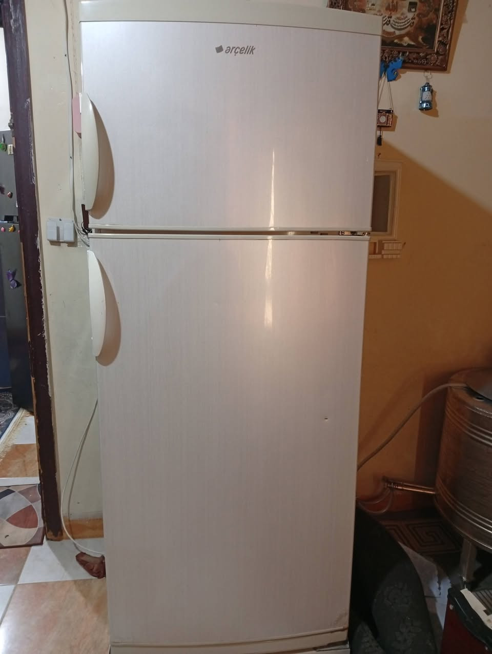 السلام عليكم ثلاجه نظيفه للبيع السعر 200 وبيها مجال بسيط شغاله ماطور بلادي نظيفه كلش***********
