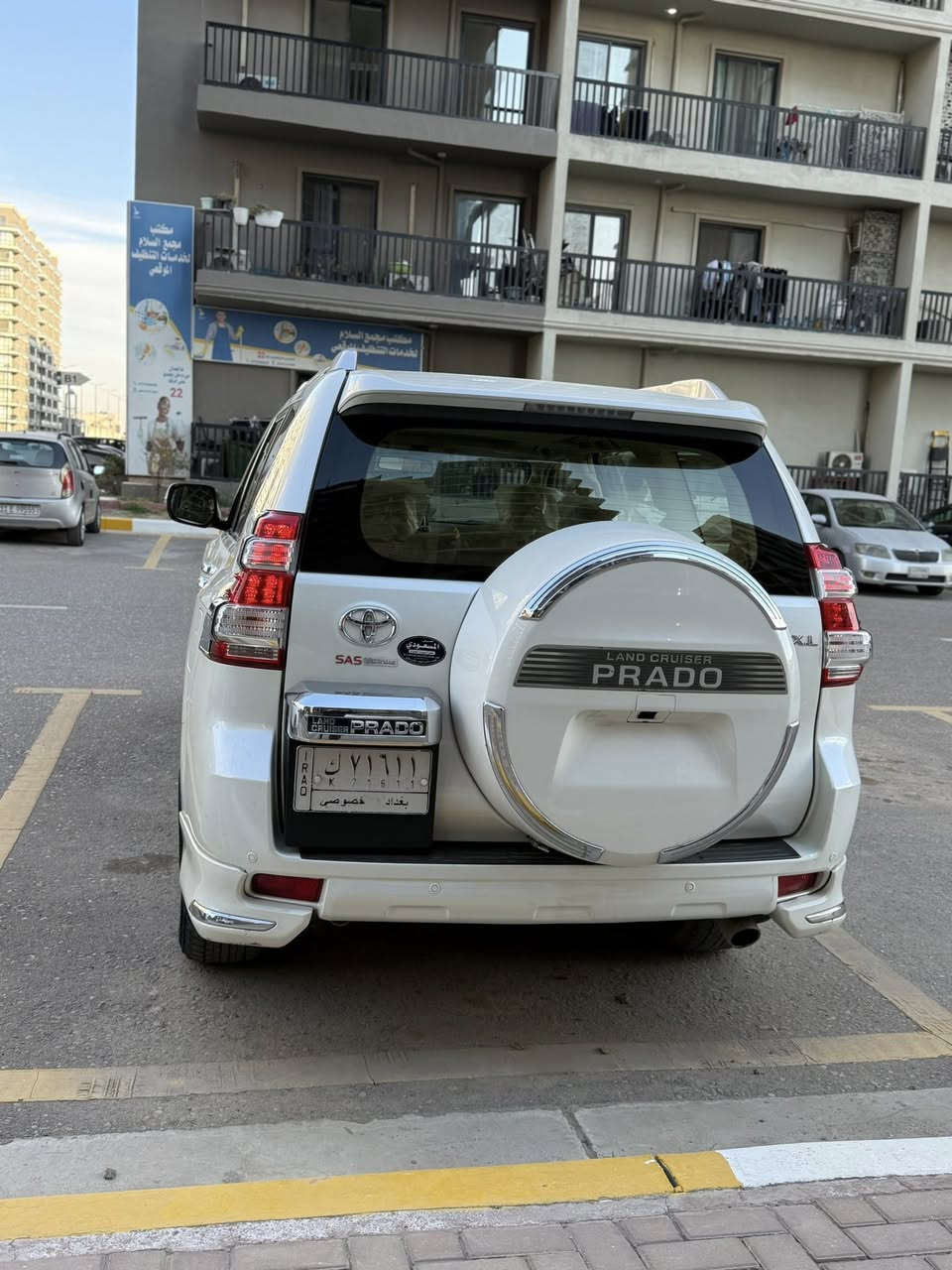 برادو 2017 فول ساز 
بيه فقط دعاميه اماميه صبغ 
تخم تاير جديد بدون نقص تحويل ثاني يوم 
مكان السياره بغداد سيديه 
السعر ب365$
***********
