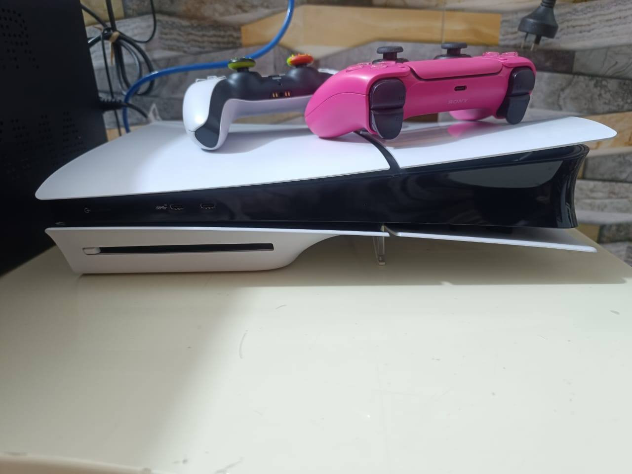 بلي فايف سلم نضيف كلش استخدام قليل كارتونة وغراضة كاملة مستخدم شهر
ويا قرص GTA
ويدات ثنين نضيفات لا درفت ولا تعليك 
ويا يو بي اس 1500
وكارتونتة وكل ملحقاتة موجودة المكان جميلة السعر ٧٢٥ 
***********
