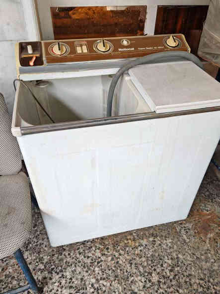 غسالة ناشيونال حوضين اصليه شغاله كل شي اصلي بيها مع مواد احتياطية نظيفة جدا ماطورات بلادية السعر 100 
بغداد بلديات قرب الامن العامة ماعندي توصيل  *********** بغداد
