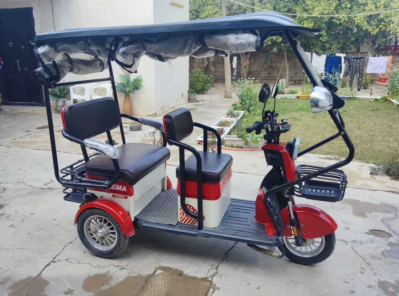 تكتك شحن موديل 2025فول مواصفات كهربائيات كلها شغالة مناقصها شي سعر مليون وببها مجال قليل رقم الهاتف ***********
