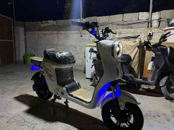 دراجة R9 للبيع البصرة (خور الزبير) ٥ باتري ٣٢A جدد قبل اسبوع شادهن اصلي مو تجاري اليفتهم بيهن راح يعرف والباقي شوفة عينك السعر (٤٥٠) بيهه مجال بسيط الرقم: ***********
