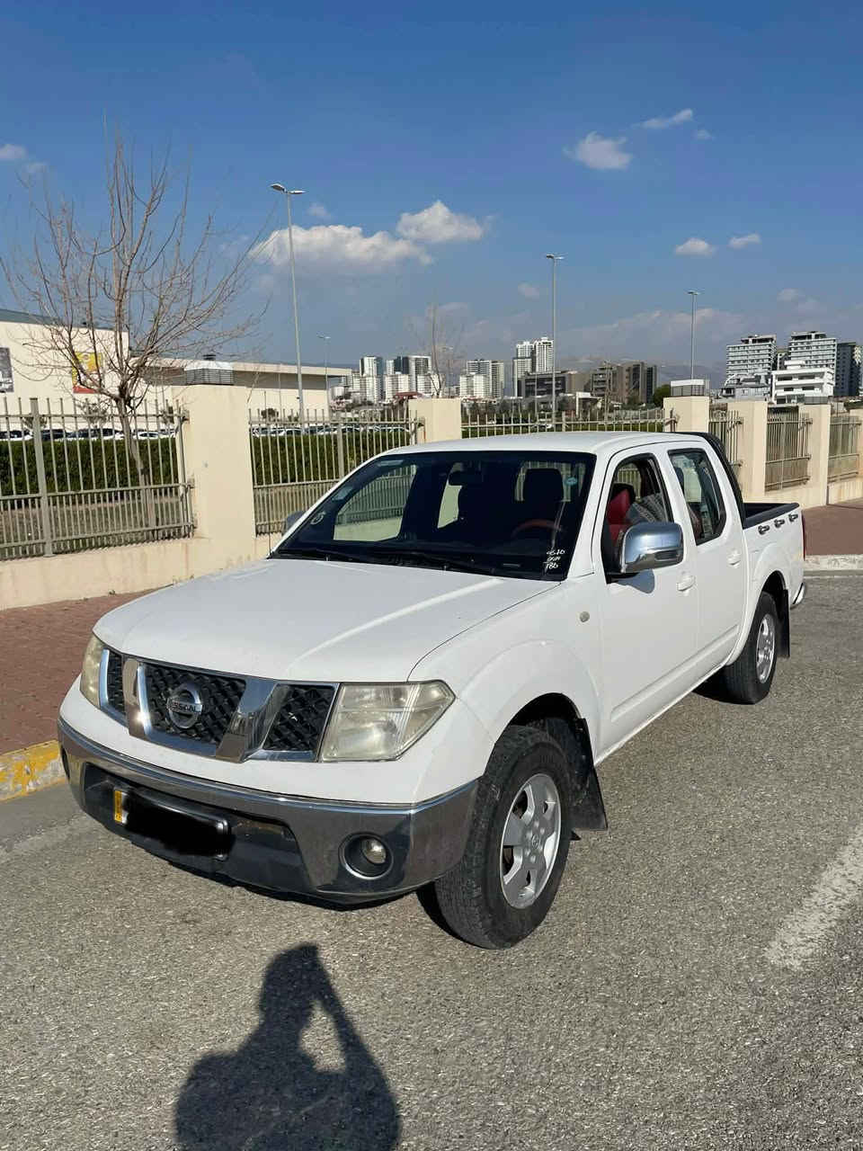 ‎نیسان ناڤارا سپی
2010مە کینە ی بیلادە 
کراوەتە وە بێ دوکە ڵ 
بئ تە قە ورەقە 
بە ناوی خۆمانە وەیە 
سە نە وی بەسەرچووە  
تە بریدساردوگە رم بە شە رت  
تایە ی تازە 
ڕە سمی 
‎سۆنەرم داناوە
٩٠ $مەعمەلە
 ***********
