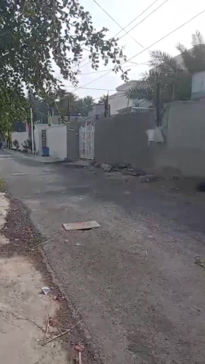دار للبيع مساحة ٢٥٠ متر بي غرفتين وصاله استقبال ومطبخ وصحيات الاتصال على الرقم *********** او واتساب  قرب المضيف الإمام الحسين عليه السلام في القصيرين
