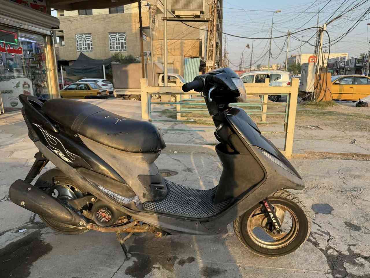 ماكس عدله 2007 للبيع دراجه مكفوله من الفتح مكفوله من النضوح والتبخير دراجه خير من الله ناشفه ملحه مثل مموضح بالصور كفرات بلادي دواخل ملح بلادي سلف بلادي صدر بلادي دبل خلفي بلادي كهربائيات كله شغاله اشاير سطبلايت خلفي بكلايت امامي شغال وكله بلادي دراجه نكره سلف مابيه اي نقص صالنصه بلادي كلشي عالحاله البلاد 
ملاحضه : بيه كلج امامي رياضي مال رمبه مال تايوان وابو المصلحه يعرف سعره بيش ويعرفه 
مكان الدراجه بغداد العامريه السعر خاص *********** للاتصال واتساب متوفر
