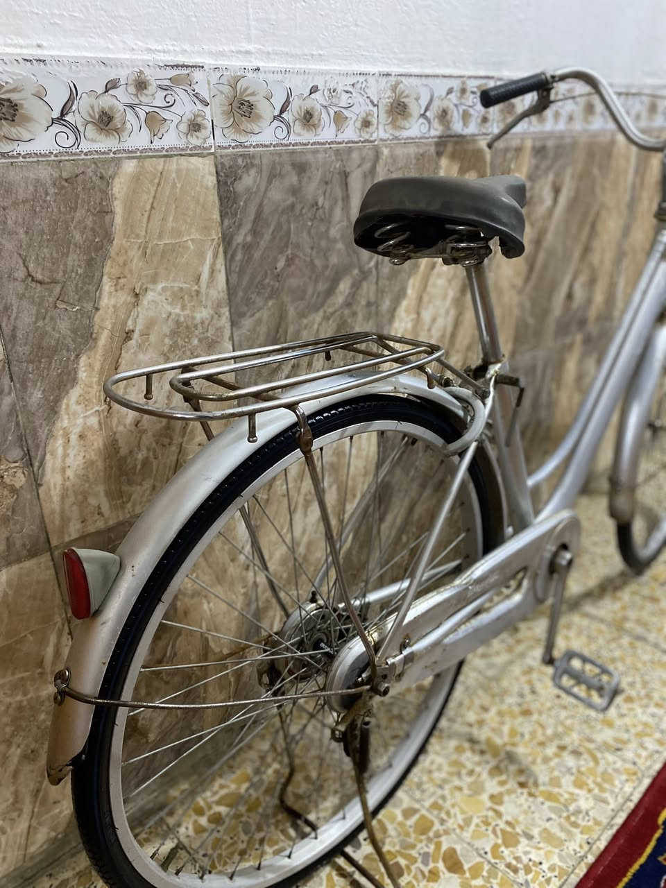 بيسكل بناتي ياباني حجم 26باله كله كامل وشغال بلادي السعر 95 شراي اتصل مكاني قطاع 28 رقمي ***********
