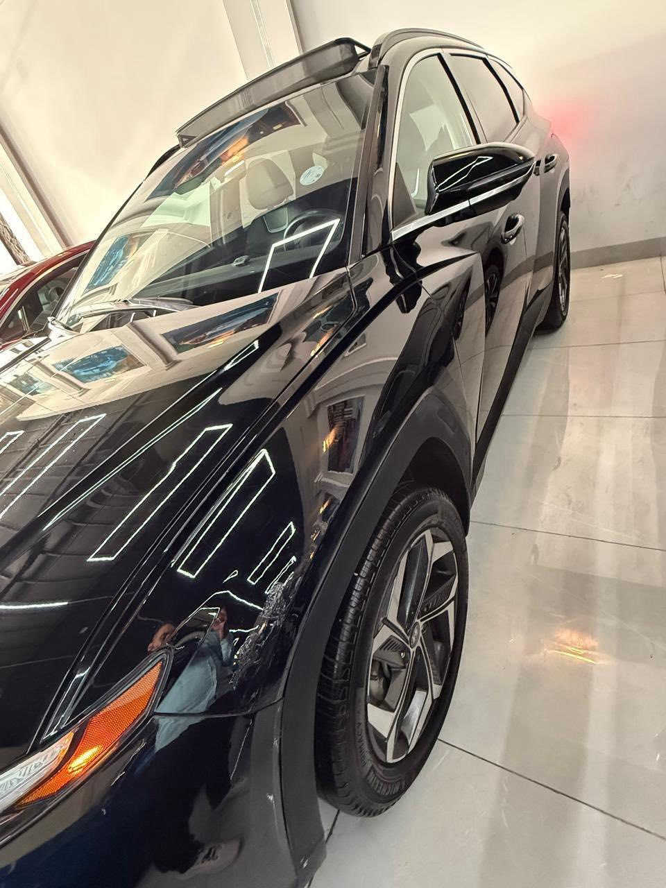 السلام عليكم
توكسان 2024 وارد امريكي 
رقم اربيل 
فول مواصفات 
فتحه بانوراما 
كشنات جلد +تدفئه تبريد
كامرات 360 
صندوق كهرباء 
حساسات امامي خلفي 
اوتو بريك قيادة آليه تحديد مسار 
وهواي بعد بيها مواصفات 
مكانها بغداد *********** 
صور الحادث بالمنشور اي استفسار اتصال على الرقم
