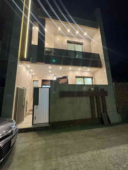 عقار للبيع الغدير ساحه ميسلون محله 706 المربع ذهبي المساحه 108 متر الواجه 6 متر مدخلين 4 غرف نضام سويتات 4حمامات الاستفسار ***********
