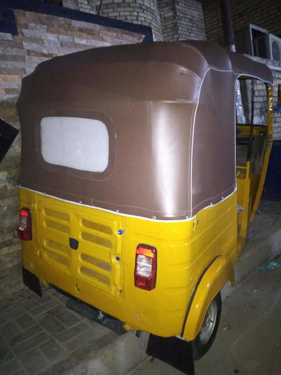 السلام عليكم تكتك باجاج للبيع موديل 2019 شهر12 مرقمه وراعيهة متوفي تكتك نظيفه مكاني بغداد السعر 5 ملاين رقم الهاتف ***********
