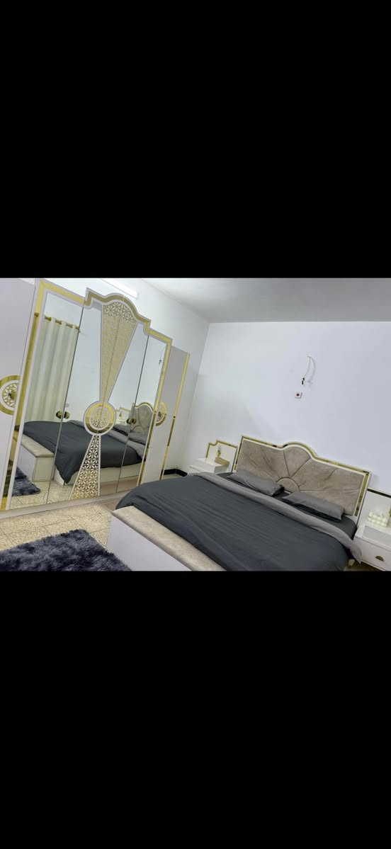 السلام عليكم غرفه 9 قطع للبيع
ضررها موضوع بلصور ماشره عليه 
السعر 500 
عنوان شعب


**إذا كنت صاحب هذا الإعلان وتريد حذفه لأي سبب، رجاءا أرسل رسالة إلى الدعم الفني**