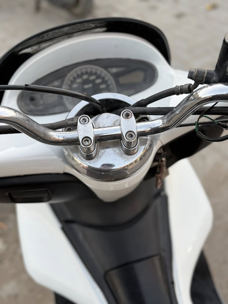 متاح pcxالجيل الاول ياباني ياباني استان حسان مكينتهة حجم المحرك 125ناعمة كهربائياتهة شغالة بس تركتها اجيت اشغل ما اشتعلت شباب ابيع كوم حديد اكفلك مكينة شغلة كهربائيات دراجة جديدة الله شاهد ابيع كوم حديد ب٨٠٠ بغداد البياع ‭٠٧٧٦ ٥٩٩ ٦٨٨٧‬ واتساب فقط
