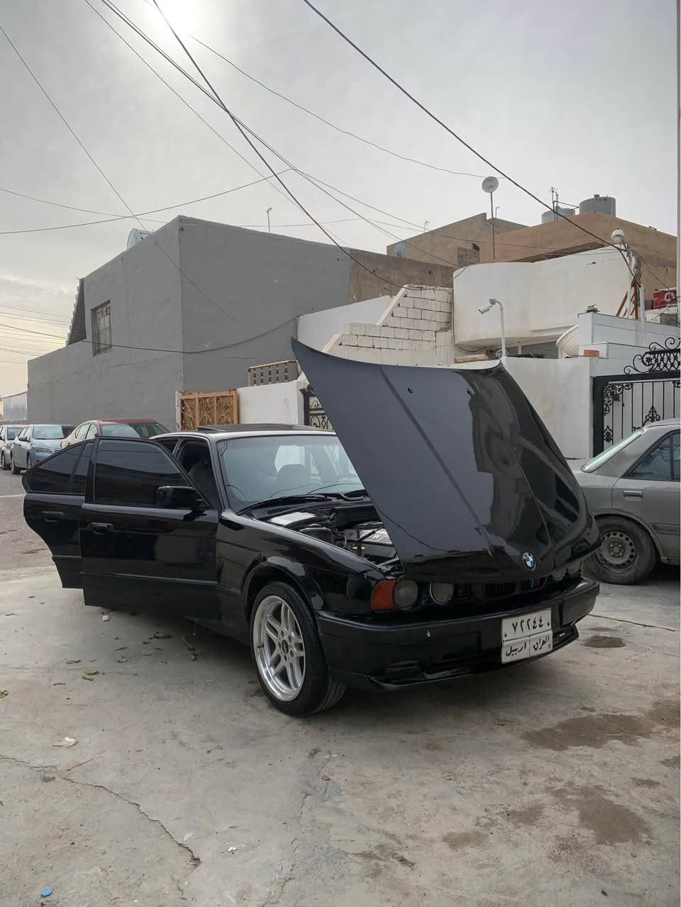 بەناوی خودا
BMW1991 
بۆفرۆشتن سەیارەکە  عامکراوە بۆ جوانی
لێدرای نیە دووجام کارەبایی سلاید تەبرید 
سەیارەکە زۆر جوانە گێرو مەکینەی بەشەرتە
سەنەوی  چوار مانگێکە بەسەر چوە 
داوای 50 مەعەمەلەی لێ دەکەم ٣ وەرەقە غەرامەی لەسەرە پاشی مەعەمەلە بۆت دەگەرێنمەوە 
*********** أربيل, العراق
