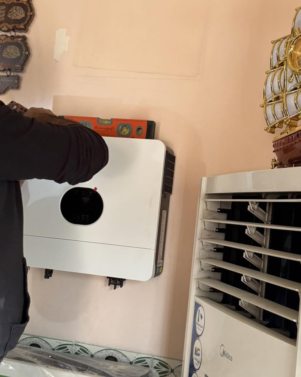 بأول أيام رمضان المبارك
تم بعون الله تنصيب منظومة طاقة شمسية في
📍 هور حسين – المسيب

🔋 مكونات المنظومة:
⚡ انفيتر Growatt بقدرة 6 كيلوواط
🔋 بطارية CS SUN ليثيوم – سعة 10 كيلوواط ساعة
☀️ عدد 8 ألواح شمسية عالية الكفاءة
🛠 هيكل ميكانو سماكة 2 ملم (تحمل ومتانة أعلى)

✅ كهرباء مستقرة
✅ تشغيل مريح للأحمال
✅ قابلية تطوير مستقبلية
✅ ضمان حقيقي وخدمة ما بعد البيع

📞 للحجز والاستفسار:
المحترف للطاقة المتجددة
📍 بابل – المسيب – طريق سدة الهندية
قرب محطة وقود الميقات
داخل مجمع النهرين للأجهزة الكهربائية
📱 ***********

#الطاقة_الشمسية
#المسيب
#هور_حسين
#Growatt
#CSSUN
#بطاريات_ليثيوم
#ألواح_شمسية
#هيكل_ميكانو
#المحترف_للطاقة_المتجددة
#وداعاً_للمولدة
#كهرباء_مستمرة
#رمضان_كريم
