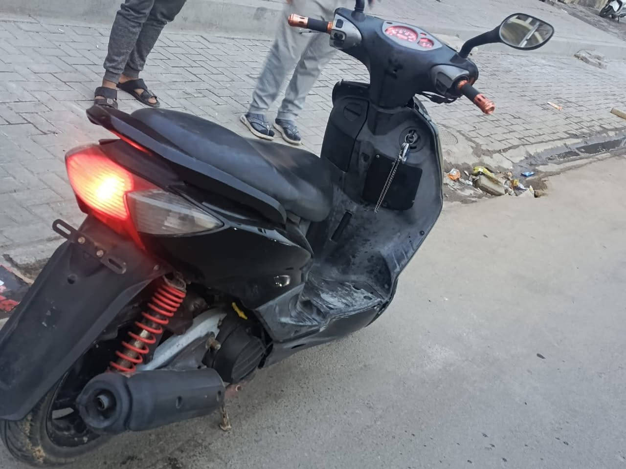 السلام عليكم دراجه سكنس نثيه  كله شغال سلف وهندر وكهربائيات واوراق كامله جيب فيتر وتعال افحص ما بيهه أي نقص السعر  650 الشراي بيه مجال  العنوان مدينة الصدر ***********
