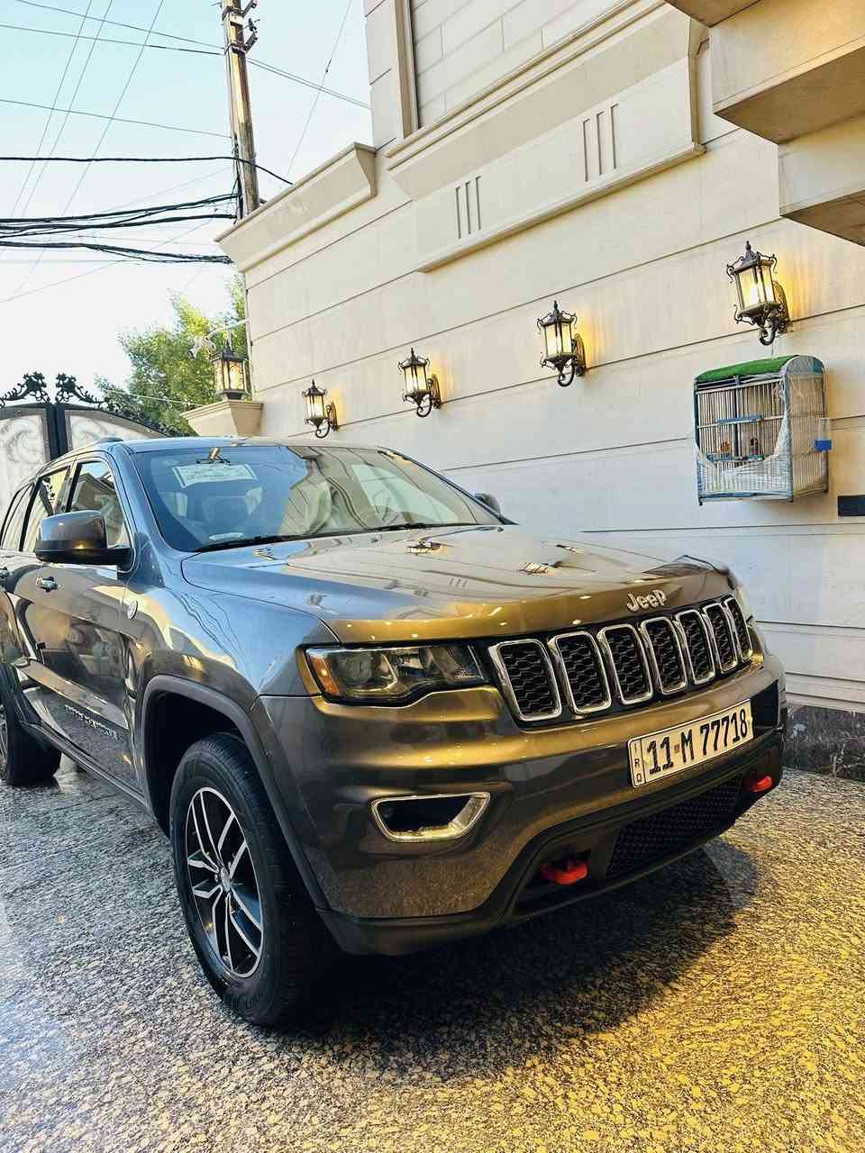 السلام عليكم جيب اريدو  موديل 2017 السيارة كلين تايتل بدون حادث  بلعراق  صار بيهه طخه بسيطه كصه 
البنيد وخشم الچاملغ   صور قبل الصبغ موجوده  بدون دواخل بدون بدون ايرباك  
رقم بغداد مميز السيارة شادلها قبل اسبوع صدر ب٧٠٠ الف وتخم تاير جاهزة من كل النواحي موصفات كشنات كهرباء بصمة شاشة كبيرة كامرة خلفية حساسات وباقي المواصفات  كشنات تتدفه تبريد المعروفة كير مكينة خير من الله السعر ١٨٨ وبيها مجال حك الجية المكان بغداد  قرب كراج المشتل 
رقمي ***********
