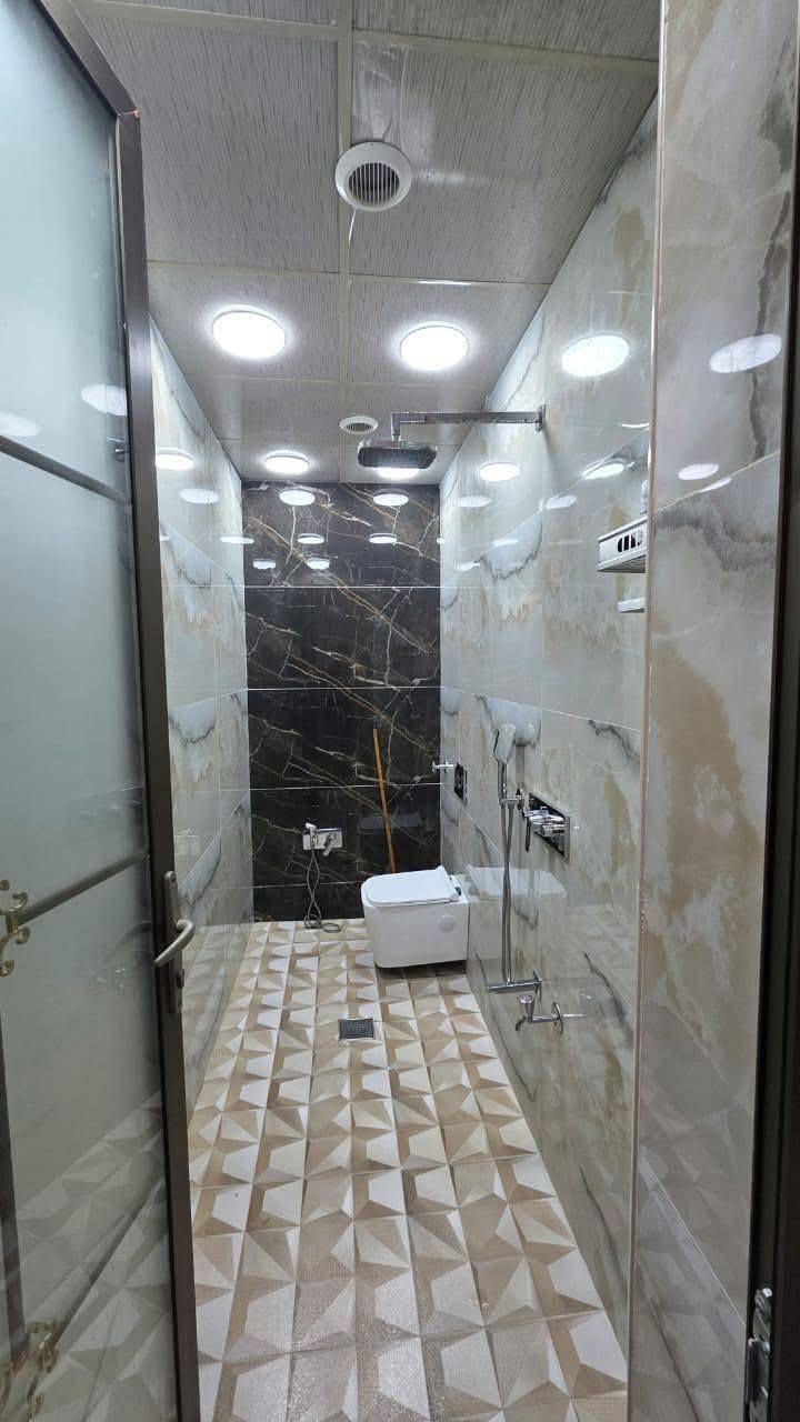 #اسعد_الله_اوقاتكم_بكل_خير👋
توفر دار سكن للبيع طابقين ملاحظه مع جميع الاثاث بل كامل 

بناء حديث طابوق بلكامل والارضيه رفت  سنة البناء 2026

#المساحه 100م مربع

على شارع 10م وركن

جميع الخدمات متوفره

محتويات البيت ⬇️

استقبال

صاله كل طابق وحده

مطبخ

غرف نوم 5

صحيات داخلي + خارجي

وكل طابق صحيات 

كراج

#جنس_العقار : طابو ملك صرف زراعي عراقي سند 25

#العنوان .. البصره حمدان قرب مستوصف حمدان

جميع الخدمات ماي كهرباء شوارع 10 متر

#السعر 165وبي مجال للشراي

#اللاستفسار الاتصال على الرقم 📳📞
*********** 📳
