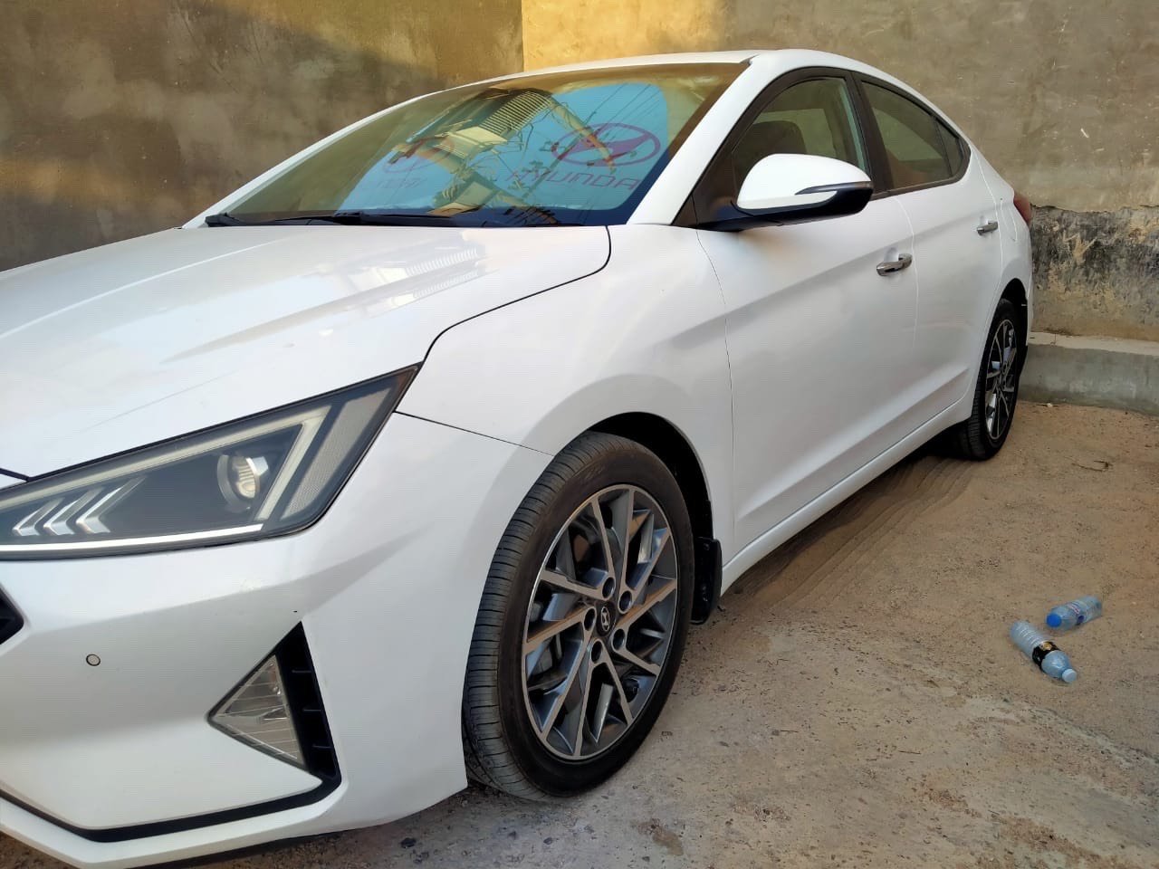 السلام عليكم هونداي النترا للبيع موديل 19شكل20 المواصفات فول 1/1 السياره مكفوله ماعدى شخط بالجاملغ والباب ومسحوب كرت وبيها حالوب خفيف والباقي كفاله السياره حلوه أحله من الصور رقم شمالي الجديد انكليزي وسنويه جديده هزه جديده لغاية 2030 بسمي حصرآ السياره جاهزه من كل النواحي 
السعر 155وبيه مجال
للاستفسار ***********