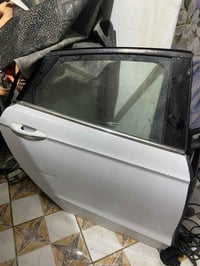 باب فورد فيوجن خلفي كامل حته السماعه بدون صبغ بلادي رقم 07727323364