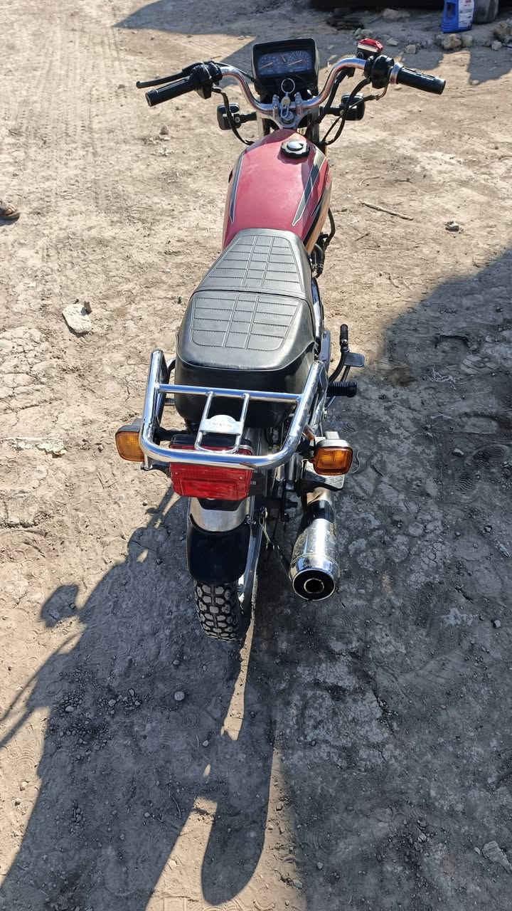 سلام عليكم دراجه سيفان موديل 2021جاهزه من كلشي مابيه نواقص محرك 200 كله شغاله هورن ضوه امامي خلفي اشاير سلف كله شغاله 5 كير محرك مامفتوح 
 الستفسار  ***********
