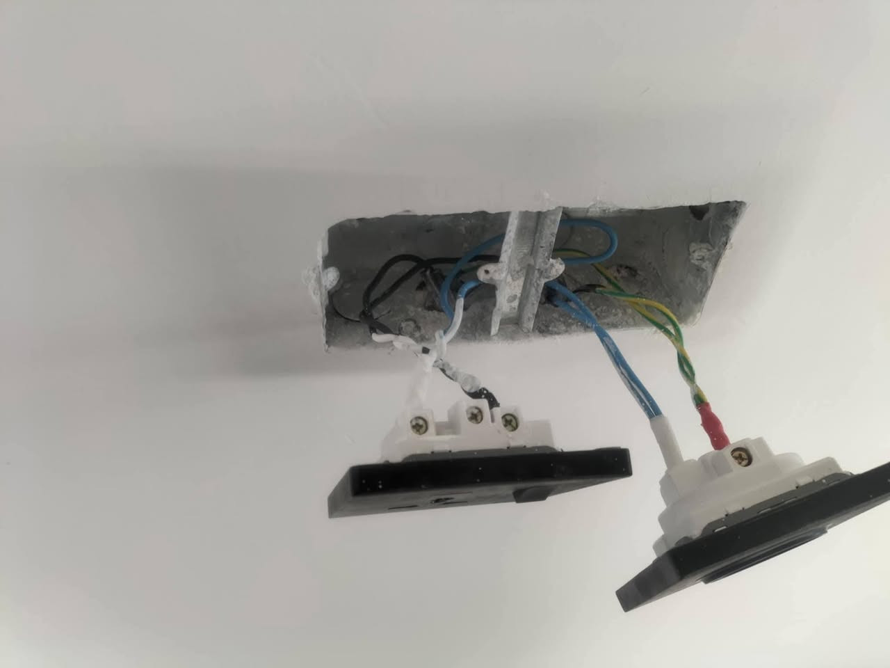 تأسيس كهربائيات عامة⚡️
- سيمنز 
- بوري 
- منظومة كاميرات 🎥 
- منظومة انترنت 🛜 
- منظومة ستلايت 📺
-منظومة اطفائية حريق 🚭☄️🔥🚨

للتواصل هاتف او واتساب 
***********📞📞📞
