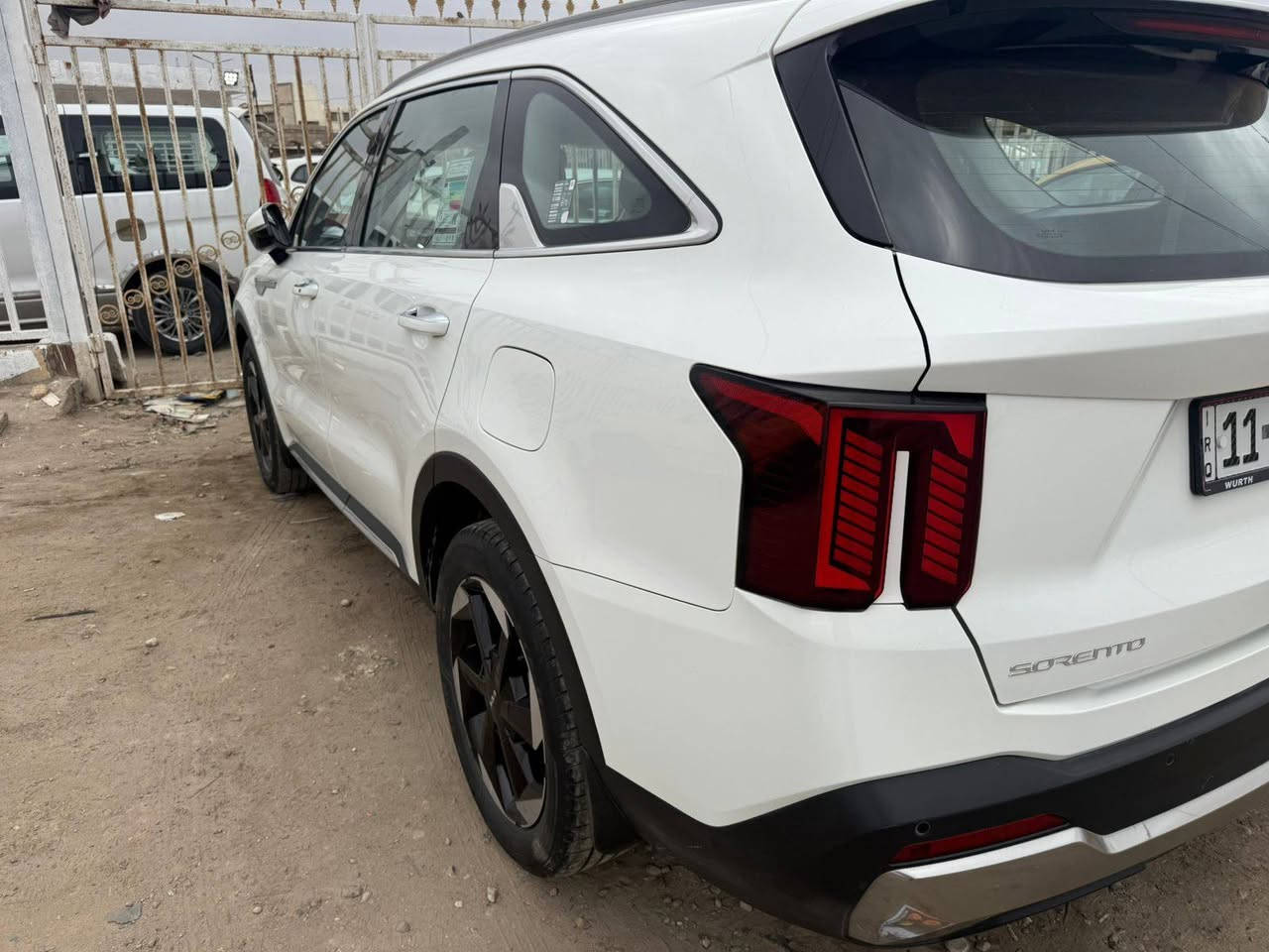 سورنتو 2024 مكفولة ماشية 33 الف  سعرها 320       . بالعمارة السيارة رقمها بغداد باسمي ...***********
