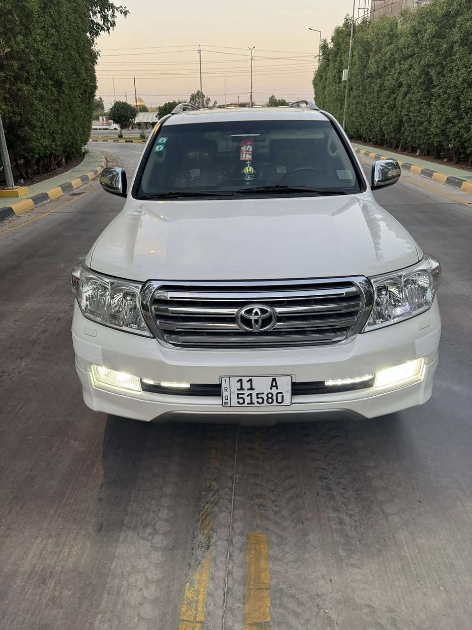 ‭***********‬السعر 310 مجال جداً بسيط 
لاندكروز 2011GXR ستينيه خليجي كفاله عامه 
فقط بارد بسيط كد اصبع والسونار موجود سيارةجديده 
مكينه 6سلندر 4000مكفوله مامفتوحه كير مامفتوح 
فول موصفات فتحه سقف بصمه تشغيل بصمه بوب 
ترحيب كشنات جلد كهربائي ثلاجه 3قطع تبريد ثلج ❄️ 
7راكب مري شفط حداديه جديده تخم تاير باتري 
لايت زنون سياره جاهزه مال جناي رقم بغداد بسمي 
مكان السياره كربلاء
