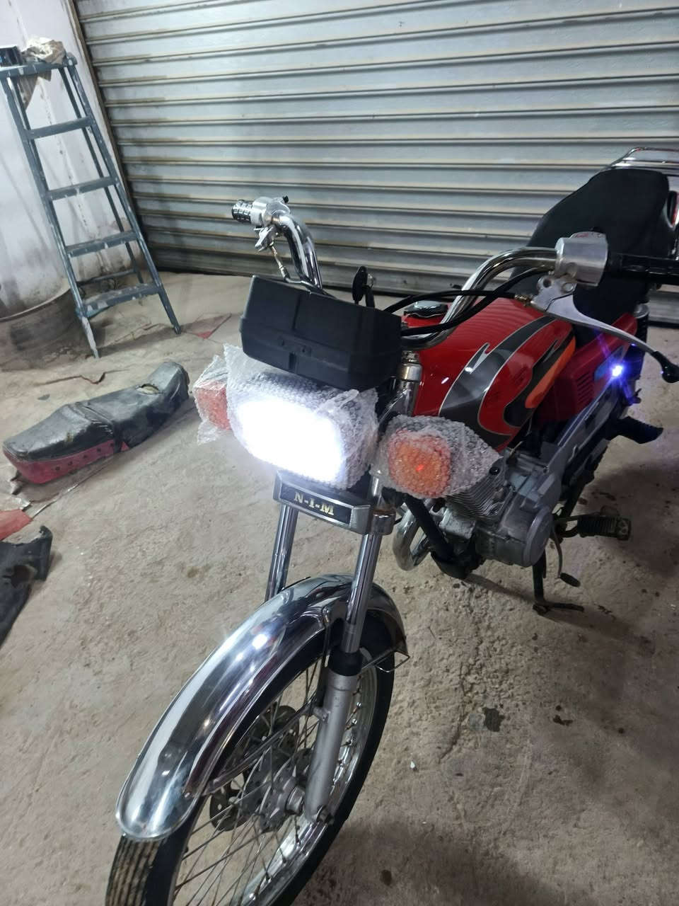 نامه شبه شلامجة اصولي موديل 2021 
دراجه كهربائيات كله شغاله لايت عالي ناصي 
بك لايت اشاير 
دبلات جديد مالاته البلاد 
محرك جديد مثل ماواضع بالصوره + مفتوح مره وحده 
اوراق العدد 7 جاهزه ✅
ترايك وين متريد 
السعر مناسب 675 وبيها مجال للطيبين 
المو شراي لايراسلني فدوه اروح الكم 
تواصل خاص او الاتصال على الرقم  ***********
