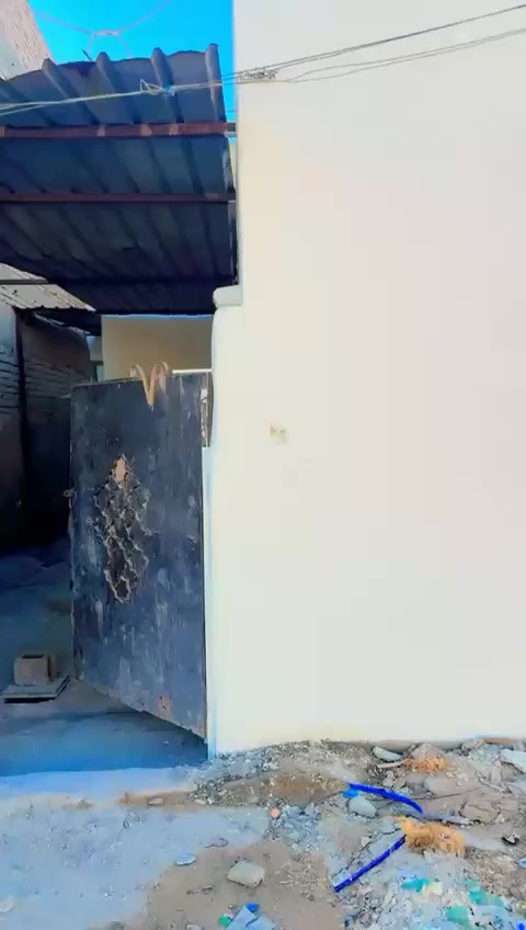 السلام عليكم  الدار للإيجار موقع مميز حي واحد اذار خلف شارع الاطباء الدار صالح للسكن خدمات كامله يحتوي على استقبال ومطبخ وغرف نوم عدد خمسه وصاله عدد اثنين ومغاسل الدار طابقين للأستفسار الاتصال على رقم الهاتف ‏‪***********‬‏ ابو علي
