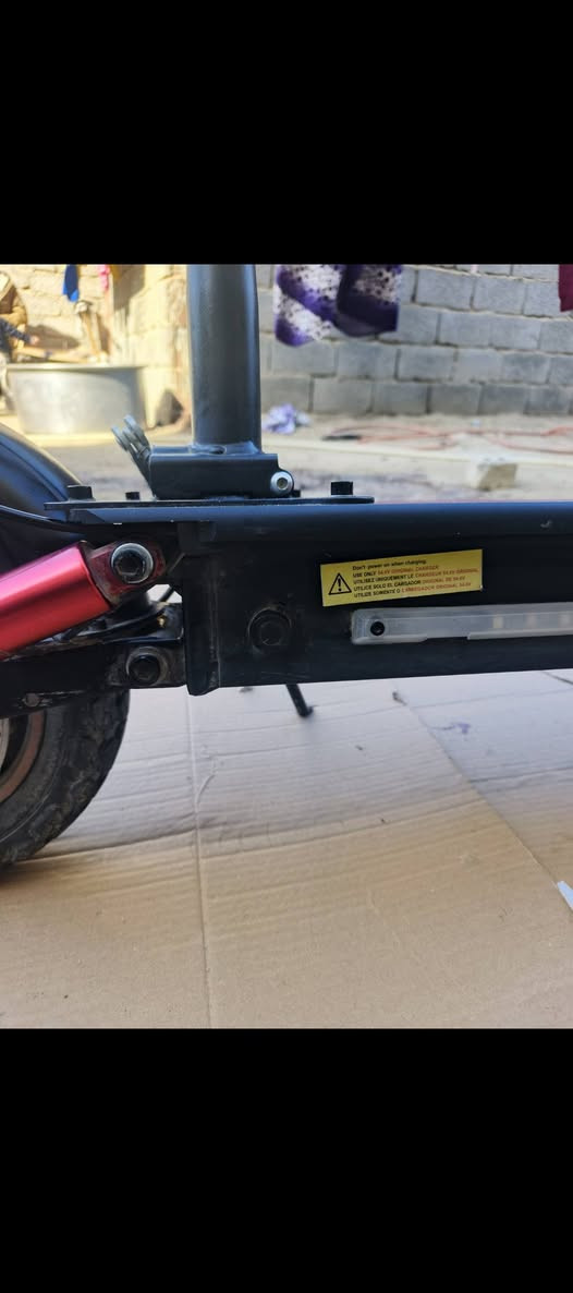 السلام عليكم

سكوتر كهربائي كاكو ماكس سبيد مستعمل 5  أشهر وتاركه كهربائيا نظيف جدا، بس اللايت عطلان ماته بسبب الدكمه ومركب لايت بمكانه والبريكات يحتاجلهن تبديل  أما تواير شادهن جدد تواير ربل من الشركة ماته 
نظام 3 سرع بطاريات ليثيوم بلكامل تمشيك 30/35 كيلو بلشحنه الوحده يصير وكفه وكعده المقعد ينفتح ويتركب ، دبلات امامي وخلفي  الستيرن يتكبر ويتصغر والسكوتر يتطبگ ، المقعد يتحمل وزن 120 كيلو 
سعرته توصل 55 
السعر رايدة 350 ألف وبيه مجال ماخذه ب 600 ألف بس مستعجل ع بيعته

 مكاني كربلاء  
*********** هذا رقمي اتصال أو واتساب
