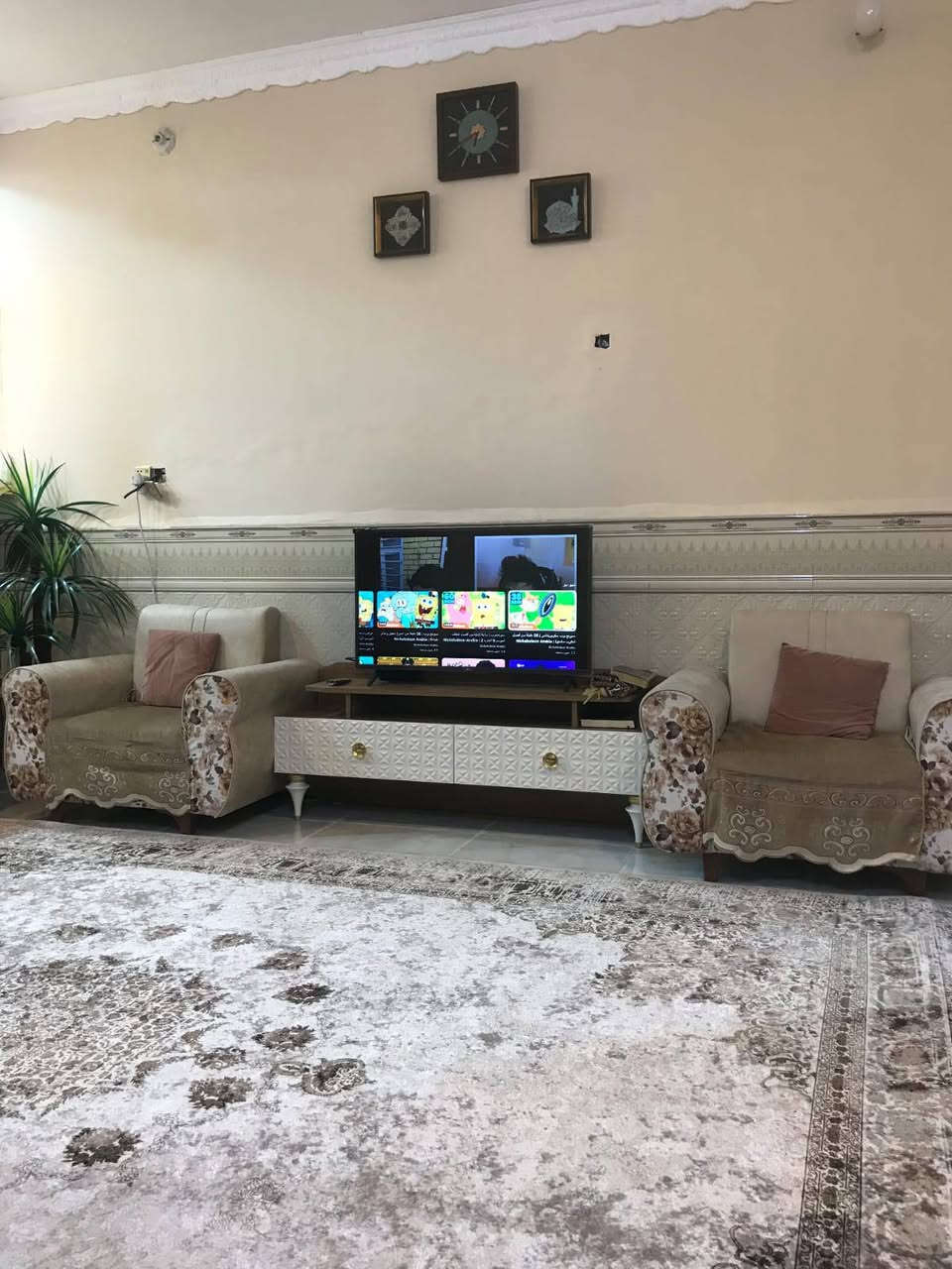 🌺 #اعلان_رقم_٨٦🌺
🏘️(بيت للبيع )🏘️
💁‍♂️#الموقع : الصالحية قرب مدرسة تبوك الابتدائية
⬛ #المساحة: 1٠٠م واجه ٥م⬛
🏵️ #تفاصيل_البيت: 🏵️
🔹🏘️ العقارطابقين عكاده مشتمل وشقة 🏘️ 🔹
الطابق الارضي يتكون من غرفة كبيرة مطبخ  صالة  واستقبال وصحيات داخلية وخارجية
الطابق الاول #شقة يتكون غرفتين وصالة وصحيات
السعر ١٤٠ بيه مجال للشراي
⭕ #للاعلان عن العقار الخاص بك او للمزيد من الاستفسارات مراسلة الصفحة على الخاص او الاتصال على :
🌺 سعد البدري *********** 
لنشر طلبات البيع والشراء الدخول على كروب رابط المكتب..

https://m.facebook.com/groups/490297985477784/permalink/494624568378459/
@متابعين @الجميع
