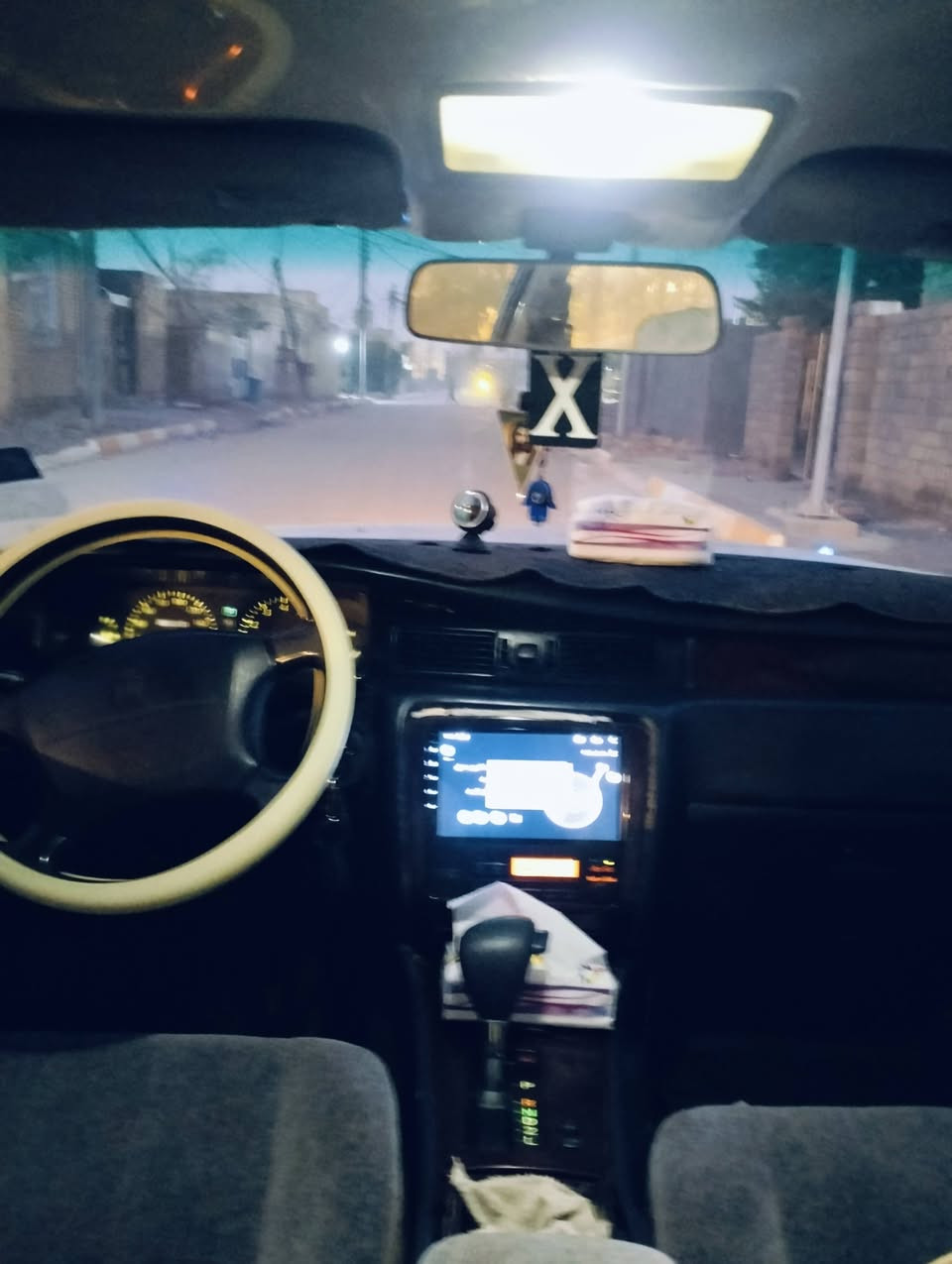 السلام عليكم للبيع راس الثور مديل 1998 رقم ذي قار انكليزي بسمي محرك 3000 فيفتي سياره جاهزه عله اخر حبايه مكفوله من الكص والضربه  تبريد كير مكينه كفاله تخم تاير توني شاده سنويه لل2030 ملاحضه السياره احله من الصور سعر 90 ورقه وبيه مجال بسيط مكاني ناصريه مركز المدينه للتواصل ‏‪0787 963 5620‬‏
