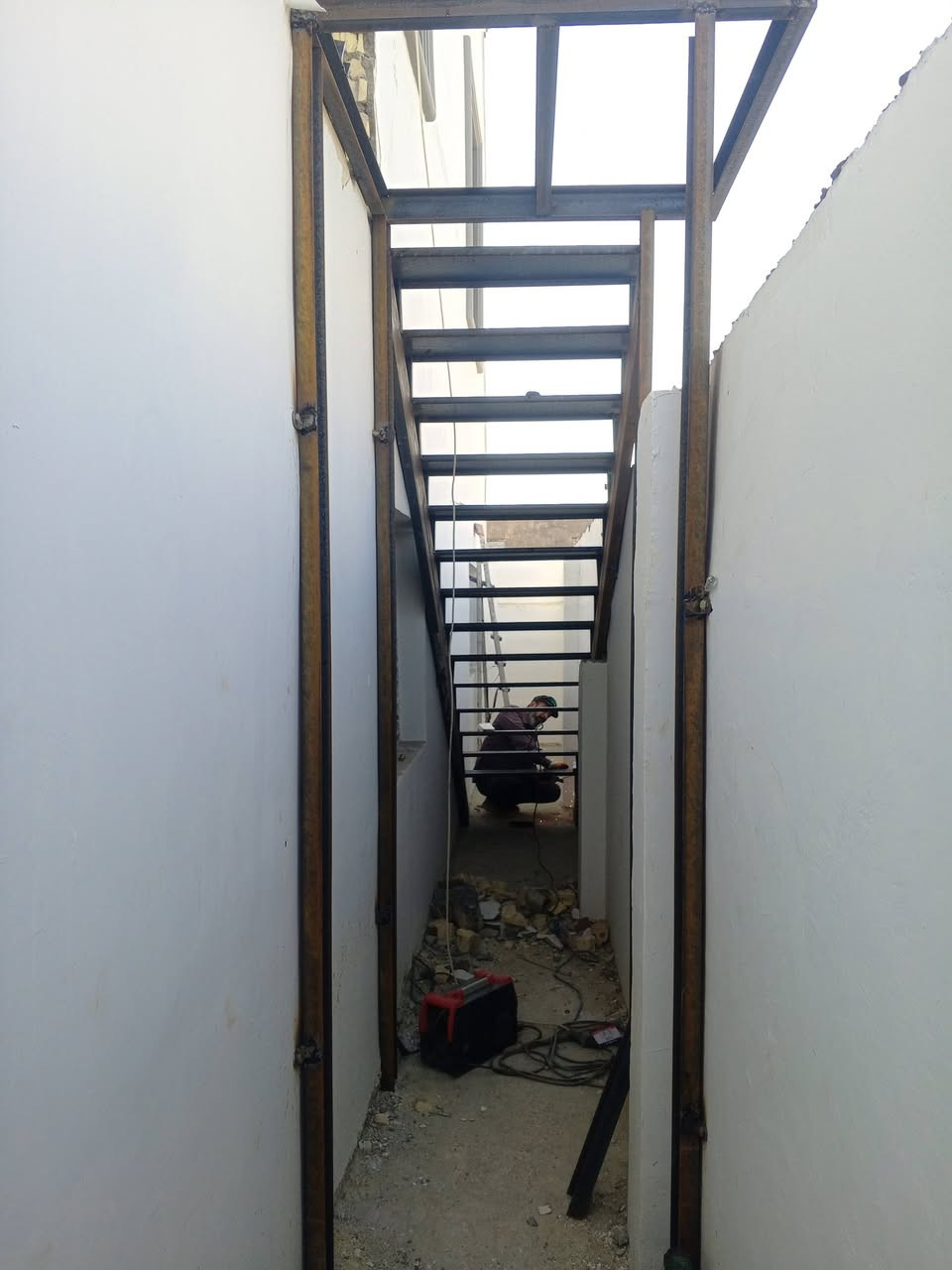 حداد متنقل داخل البصره
لعمل كافت الحداده ***********
