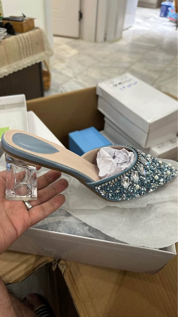 كارتونة أحذية واكسسوارات نسائية للبيع

ابيع كامل كارتونة على 200 الف 

تحتوي على 16 قطعة جديد من احذية نسائية باكثر من موديل وقياس

وعلى 38 قطعة اكسسوارات نسائية مختلفة بغداد, العراق


**إذا كنت صاحب هذا الإعلان وتريد حذفه لأي سبب، رجاءا أرسل رسالة إلى الدعم الفني**