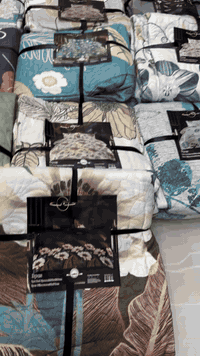 عرض الشتوي غطوه نفرين قديفه  وجرجف مخاد عدد 2 مع غطوه قياس 200×230 سيت متكامل ممتاز 
 وتوصيل مجاني للدرزن فقط لاصحاب الجمله
 واحنه بخدمتكم زبائنا الكرام 🙏🏻🌺
للحجز واتساب ***********
