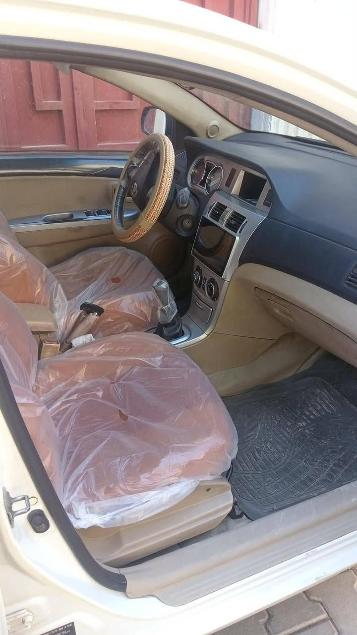 السلام عليكم فولكس موديل 13سياره جاهزه من كلشي محرك كير عادي تبريد ثلج صدر تايرات جديد هزه جديده سنويه 31 رقم بغداد نكيلزي سعر عله خاص هذه رقمي ***********
