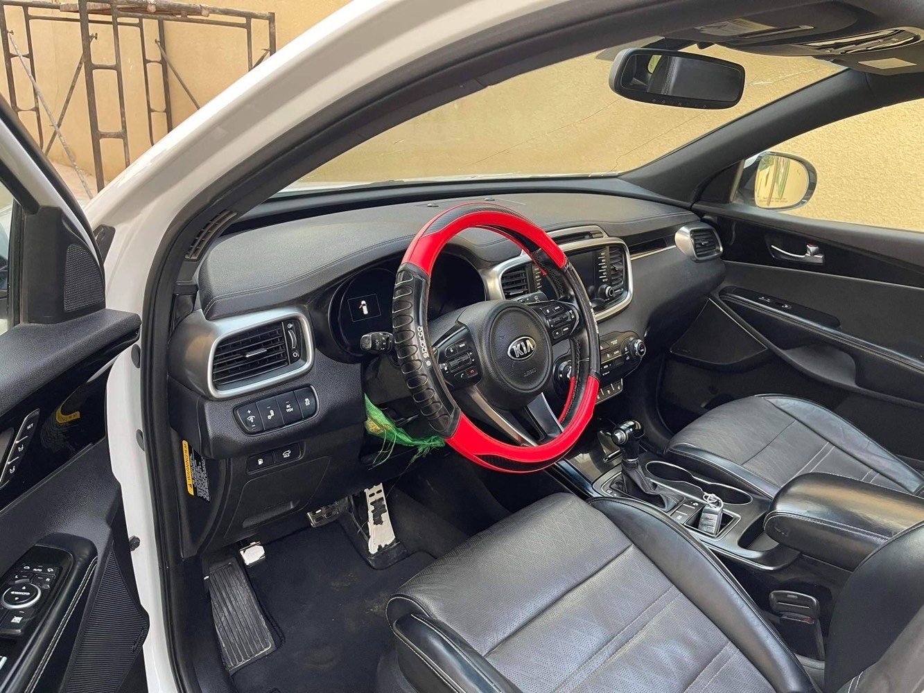 يا الله سلام عليكم 
للبيع كيا سورنتو 2016
فول مواصفات آعلى فئة (sxl)
محرك 6سلندر
7راكب حادثها جاملغ بدون دواخل فقط بارد بدون صبغ سياره جديده خير من الله لاستفسار اتصل 

***********