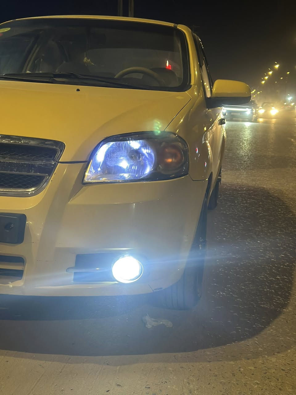 شوفرلية افيو  موديل ٢٠١٦ خليجي سيارة جاهزة للاخير تبريد شغال ثلج منضومة جديدة منضومة ماء جديدة لايت زنون بروجكتر عدسة اشارة ولد وعدسة سيارة ماناقصها اي شي تخم تاير باتري ٧٠ ٪؜ بيها طخة بل بكلايت مال العبري سعرها ٧٥ وبيها مجال قليل مكاني ديوانية ***********
