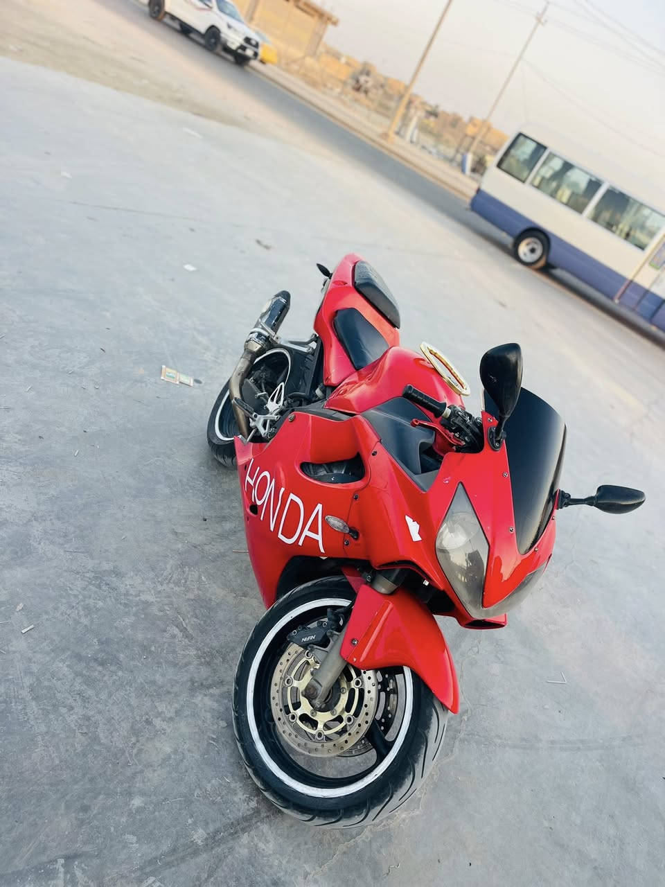 سلام عليكم افوراي. ادراجه نكره سلف تخم تاير ادراجه مصبوغه المكينه بس مفيلسه  مراوس قفاز سيأر أكس أو. زيتأار  مكاني سماوه *********** استفسار
