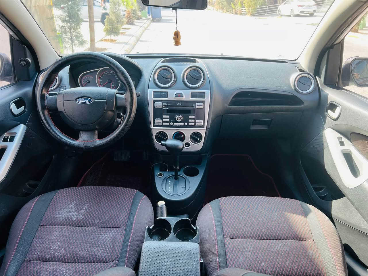 سڵاوی خواتان لێبێت
فۆرت فیگۆ شەریکەی نیفا بۆفرۆشتن

مۆدێل ٢٠١٢
سەیارەکە بێ بۆیاخە 
١٣٩ هەزار رۆشتوە
تەپەی گێری تیا نیە
گێر مەکینە تەبردید بەشەرت
کامل تازە سێرفز کراوەتەوە لە شەریکەی خۆی
رۆنی مەکینە هایدرۆلیکی گێر ینتفرێز
هەر سێ قایشەکەی گۆراوە 
سەیارەکە هی ماڵە
بەشەرتی دەفیتەر
نرخی/٧٥ گەڵاو معامەلەیەکی کەم
ناونیشان/سلێمانی
ژم*********** السليمانية, العراق
